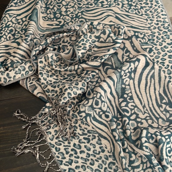 Scarf leopard pattern - Picture 4 of 6